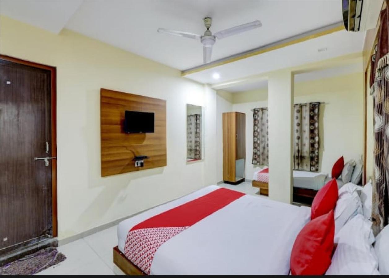 אחמדאבאד Hotel Krishna Palace מראה חיצוני תמונה