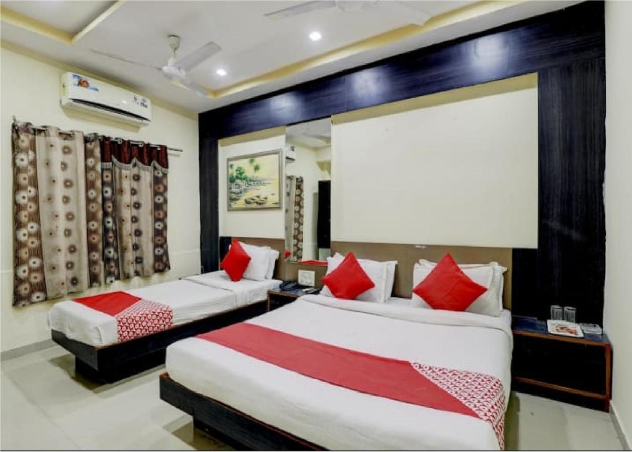 אחמדאבאד Hotel Krishna Palace מראה חיצוני תמונה