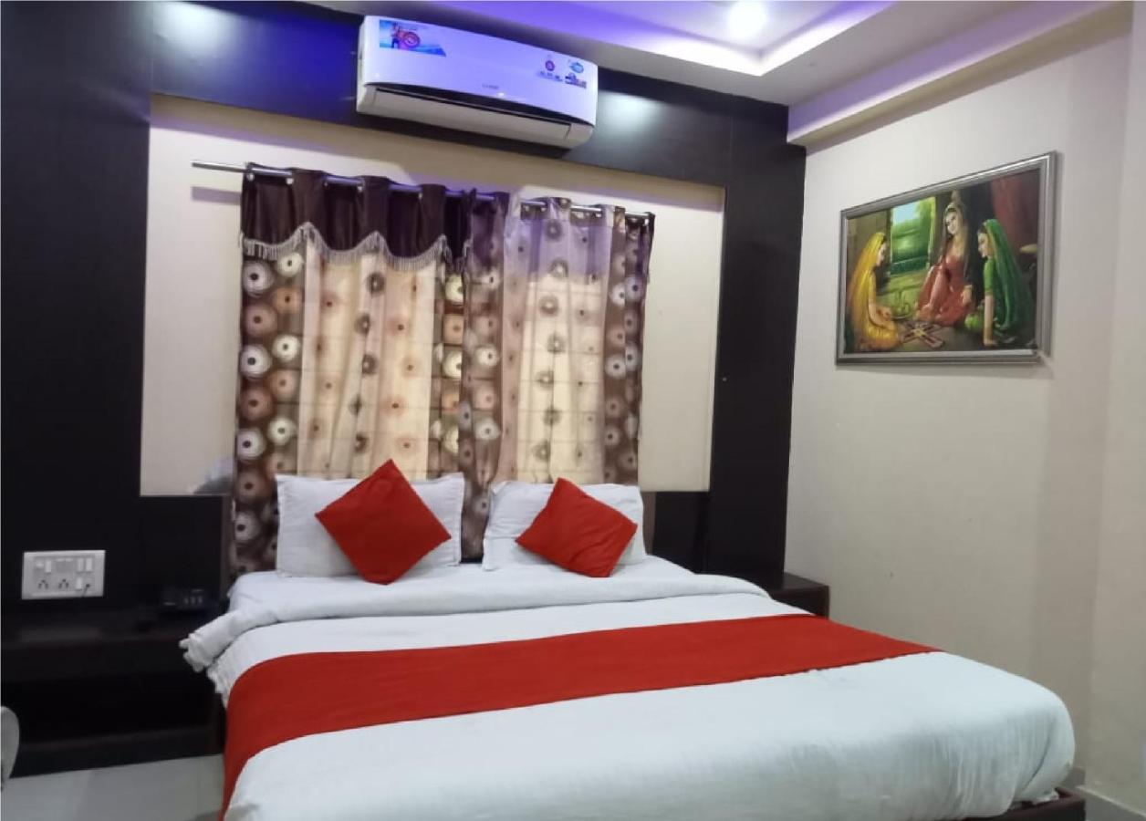 אחמדאבאד Hotel Krishna Palace מראה חיצוני תמונה