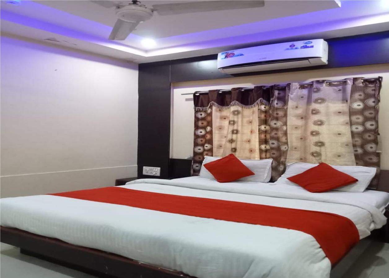 אחמדאבאד Hotel Krishna Palace מראה חיצוני תמונה