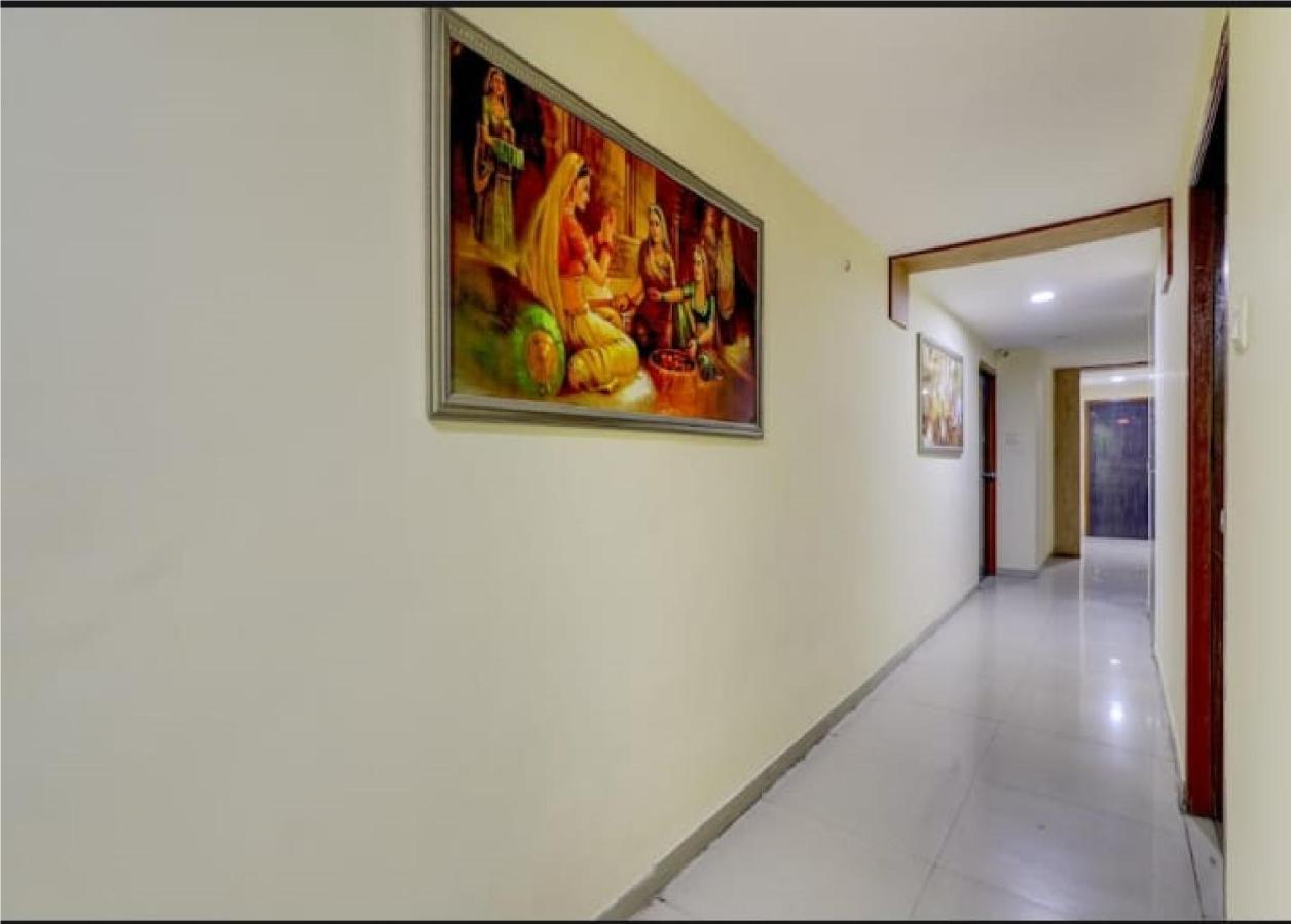 אחמדאבאד Hotel Krishna Palace מראה חיצוני תמונה