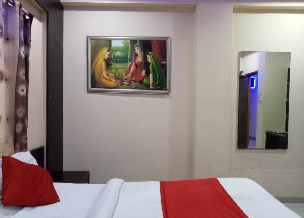 אחמדאבאד Hotel Krishna Palace מראה חיצוני תמונה