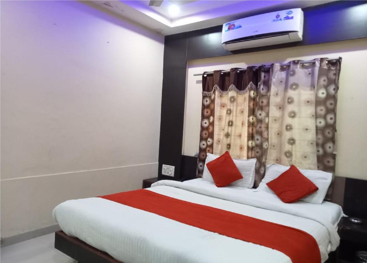 אחמדאבאד Hotel Krishna Palace מראה חיצוני תמונה