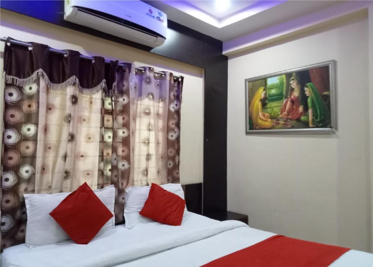 אחמדאבאד Hotel Krishna Palace מראה חיצוני תמונה