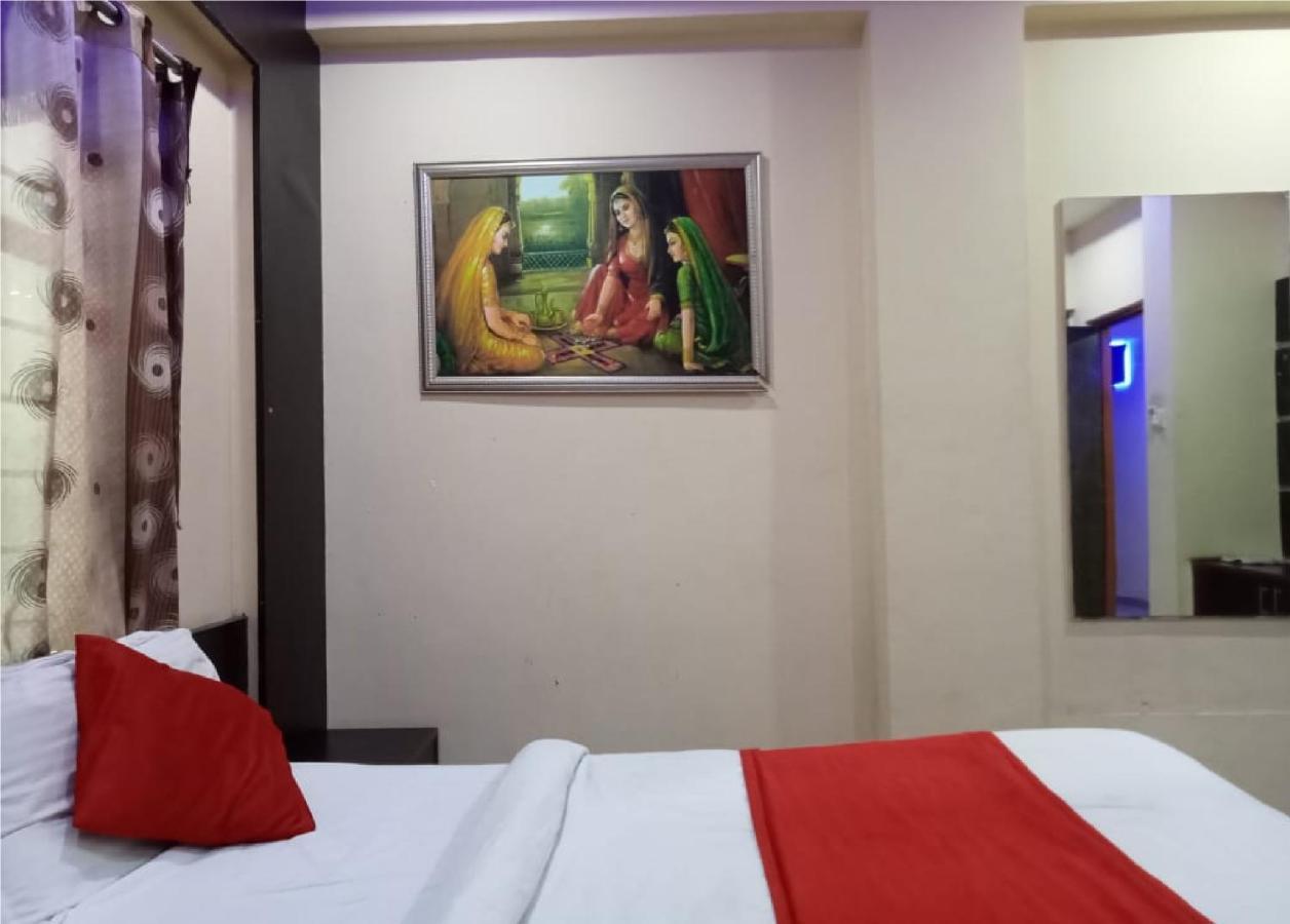 אחמדאבאד Hotel Krishna Palace מראה חיצוני תמונה