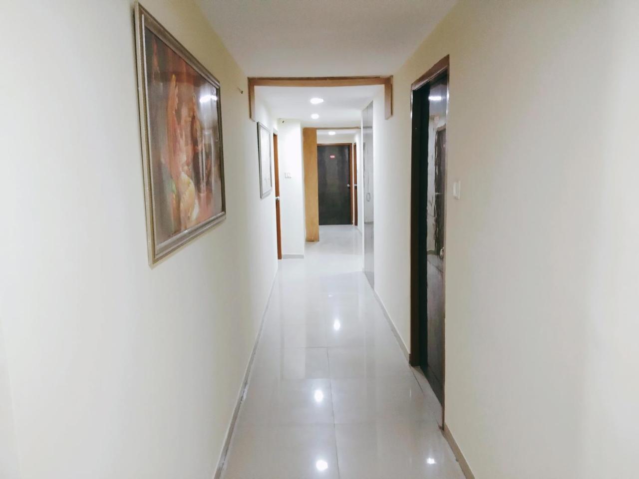 אחמדאבאד Hotel Krishna Palace מראה חיצוני תמונה