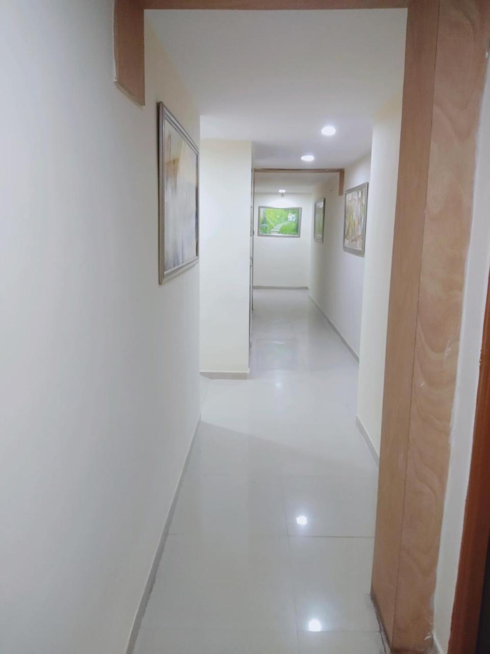 אחמדאבאד Hotel Krishna Palace מראה חיצוני תמונה