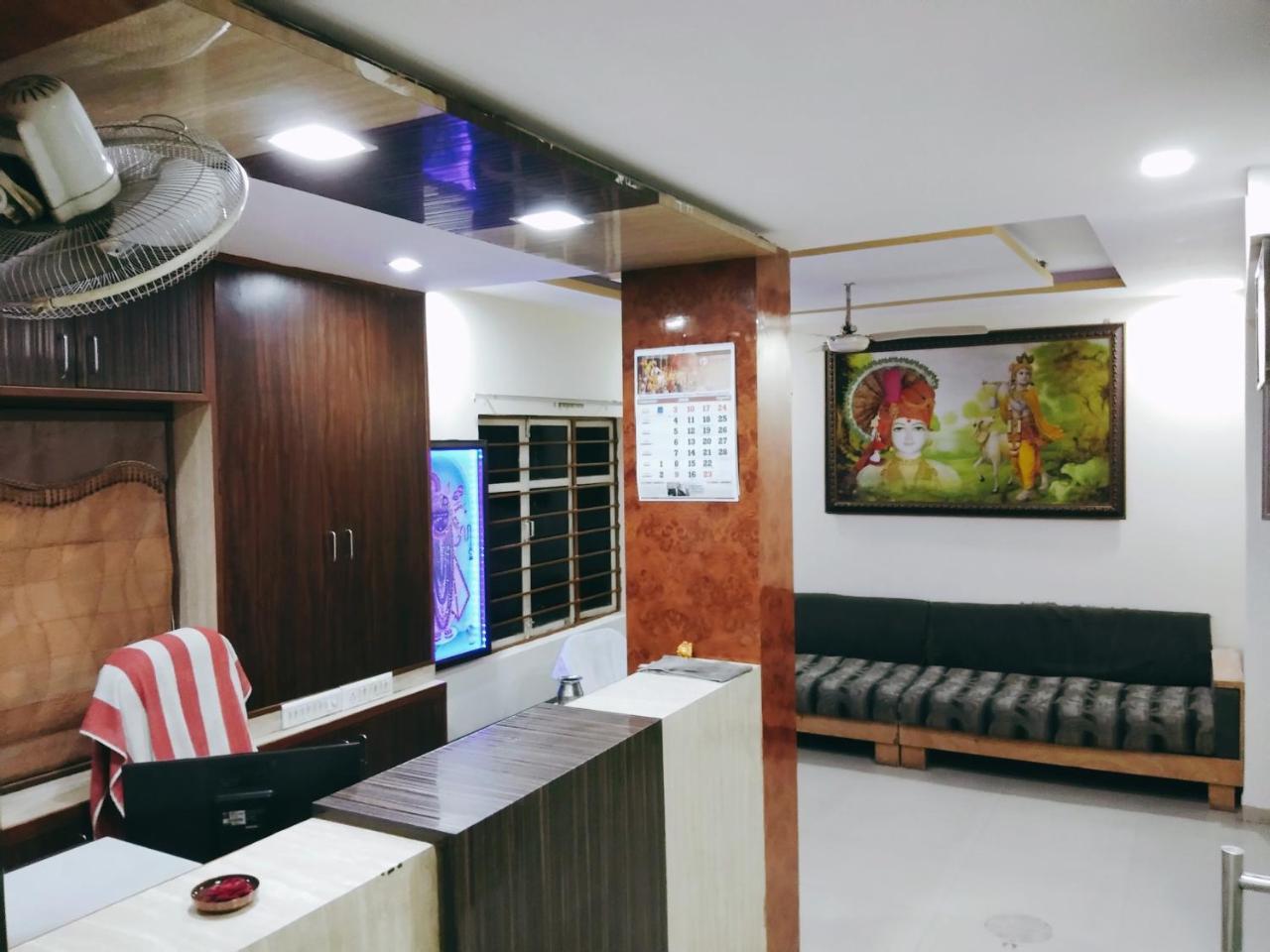 אחמדאבאד Hotel Krishna Palace מראה חיצוני תמונה