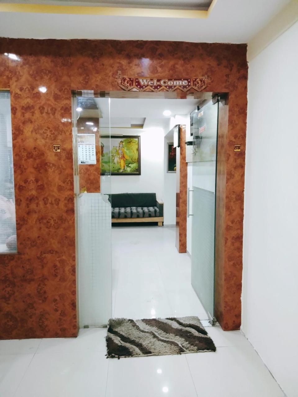 אחמדאבאד Hotel Krishna Palace מראה חיצוני תמונה