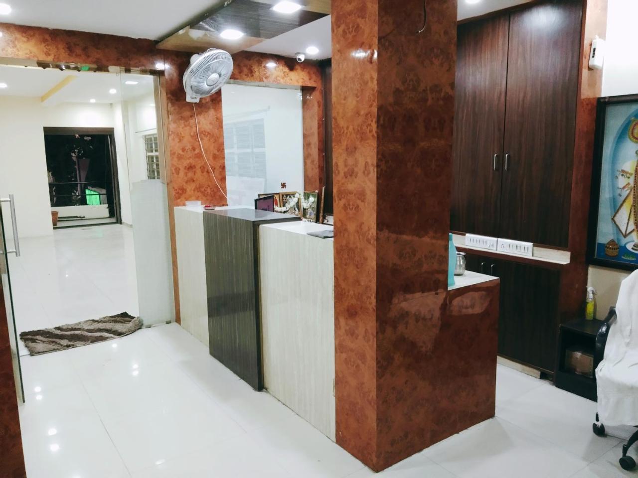 אחמדאבאד Hotel Krishna Palace מראה חיצוני תמונה